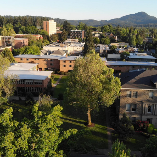 Campus Shot of Bushnell